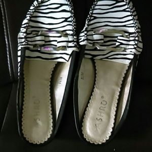 Zebra print flats